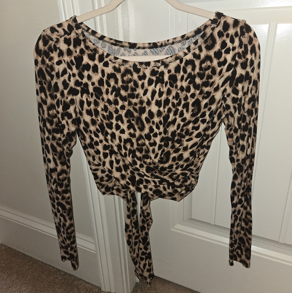 NWOT HEAVENLY BY VICTORIA SECRET LEOPARD 🐆 TIE BACK BLOUSE SIZE SMALL - Picture 2 of 4